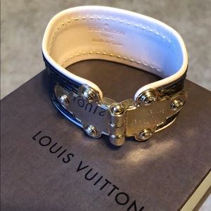 Louis Vuitton Jewelry - Brand New- Louis Vuitton Save It Monogram Bracelet Louis Vuitton Jewelry - Brand New- Louis Vuitton Save It Monogram Bracelet